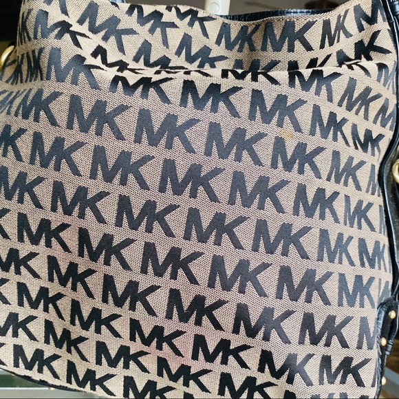 Michael Kors MK logo hobo bag - Picture 8 of 8